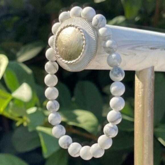 8mm White Howlite Stretch Bracelet - Picture 1 of 8